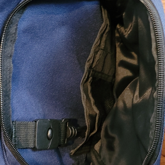 Highroad Unisex 3 Compartment Heavy Duty Hiking Backpack with Blinking Light - Picture 10 of 16